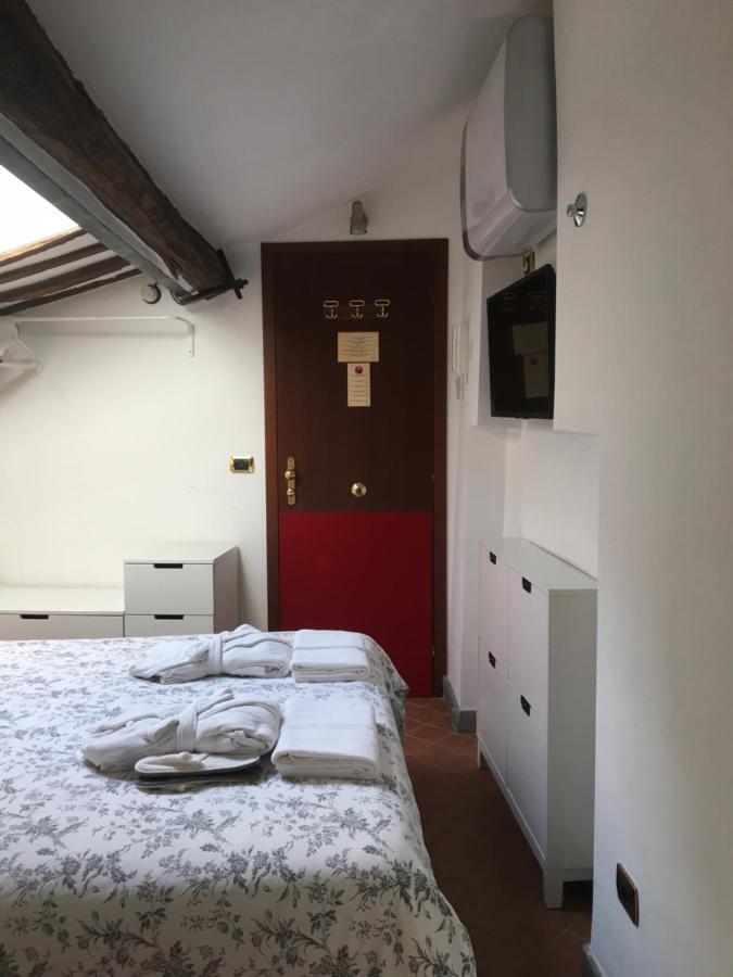 M9 Pantheon Attic 12 Roma
